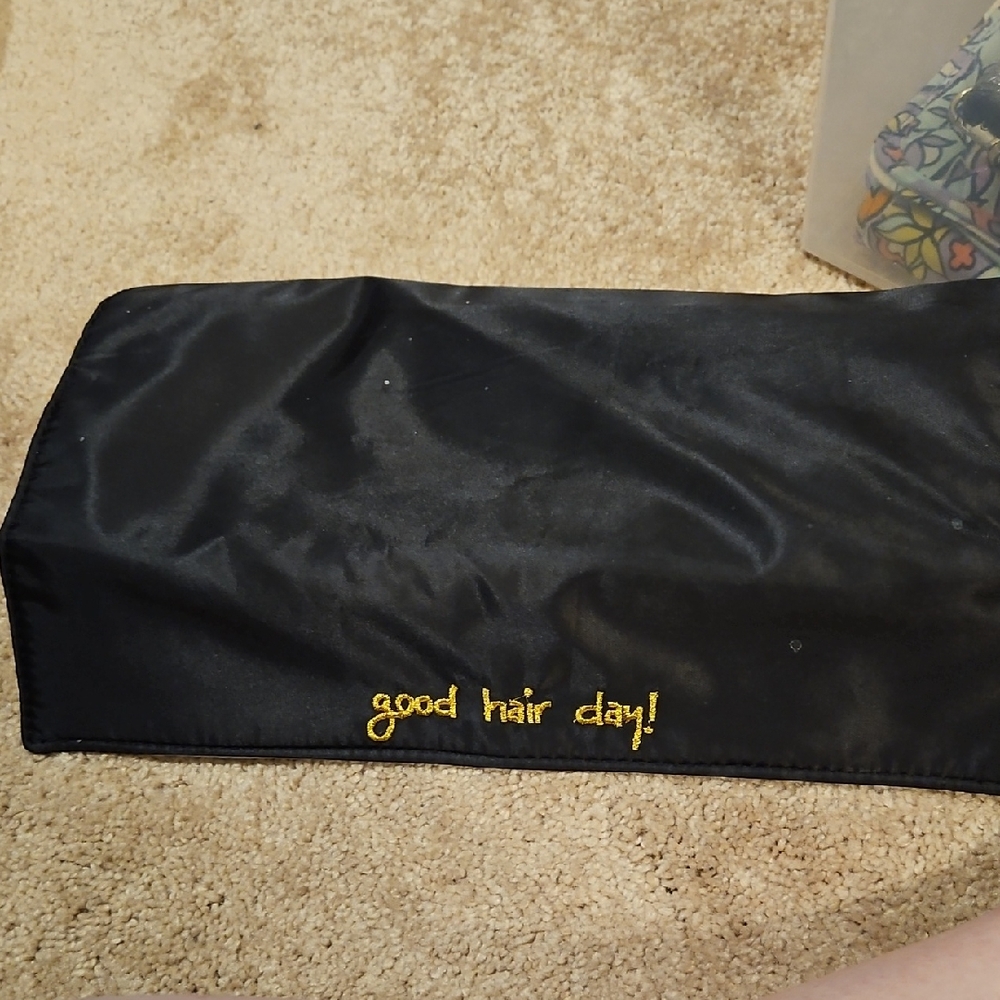 Source Unknown Black and Gold Hair Styling Tool